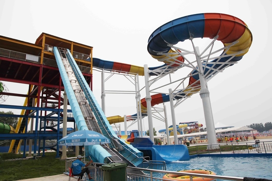 Aquatic Playground Equipment , Large Water Slides Capacity for Family Fun in Big Water Park
