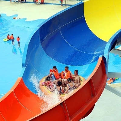 वयस्कों के लिए विशाल एक्वा पार्क उपकरण स्विमिंग पूल शीसे रेशा Waterslides