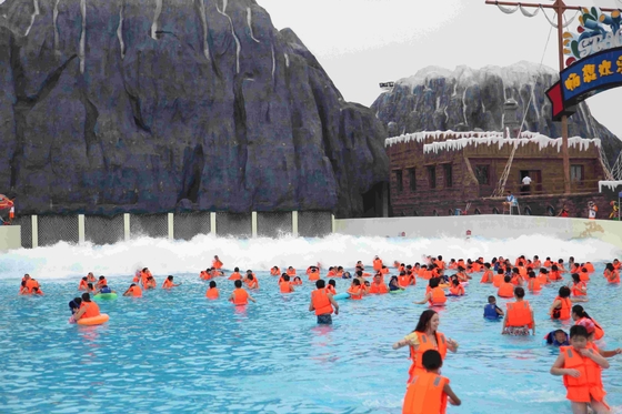 Family Water Park Wave Pool Equipment , Fiberglass Aqua Park Products Machine