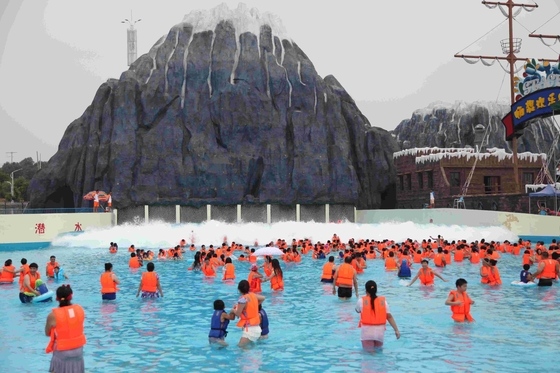 Water Park Wave Pool Equipment , Waterpark Wave Machine For Family Fun in Aqua Park