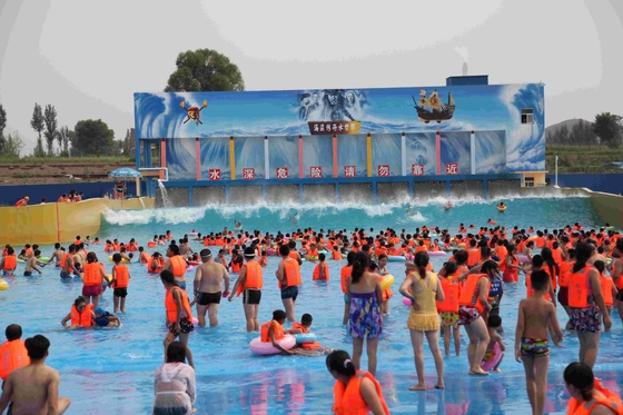 Water Park Wave Pool Equipment , Waterpark Wave Machine For Family Fun in Aqua Park