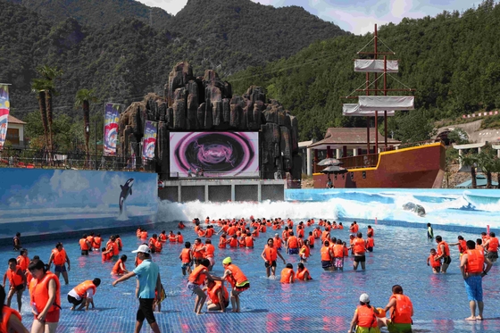 Attractive Water Park Wave Pool / Aqua Park Wave Pool Equipment