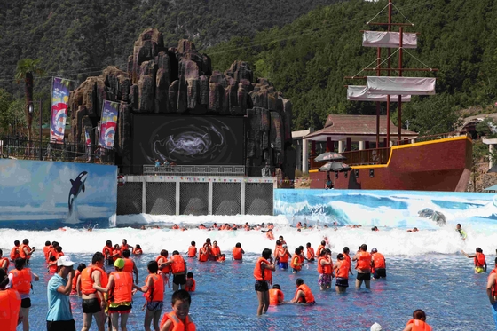 Customized Water park Wave Machine For Family Fun in Aqua Park