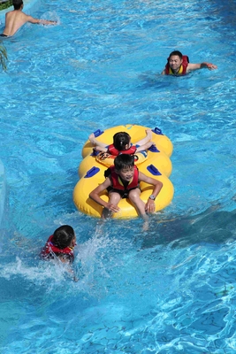 High - Pressure Air Pump Aqua Park Lazy River Fast Flowing Water Alongside