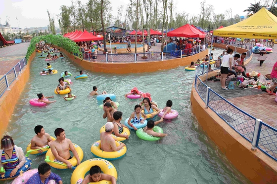 Giant Lazy Swimming Pool Commercial Water Park Equipment For Family