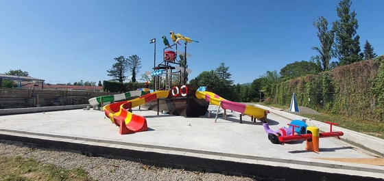Fiberglass Vison Boat Waterparks Slide Park Equipment  Anti-Skid